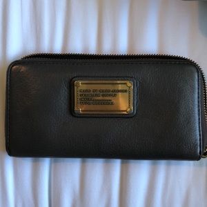 Marc Jacobs Zip Around Wallet